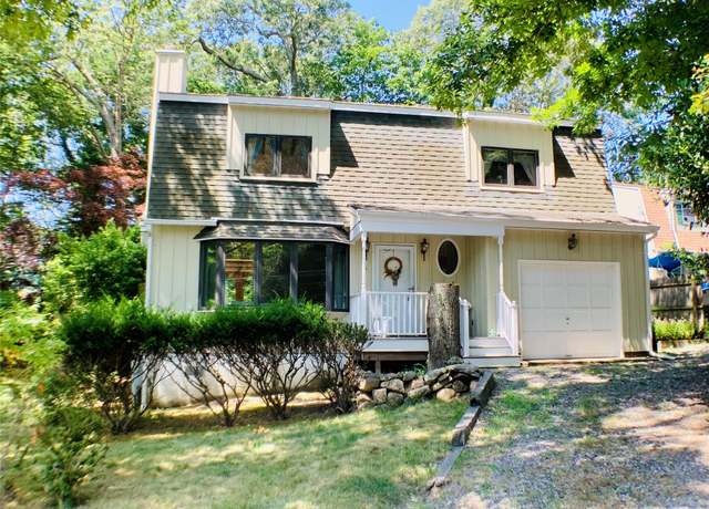 Property at 5 Oak Ln, Wading River, NY 11792, 2 beds, 1.5 baths