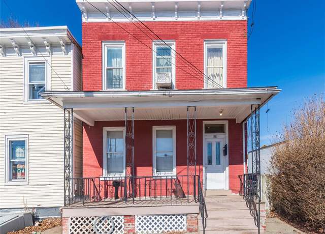 Property at 118 Overlook Pl, Newburgh, NY 12550, 4 beds, 2 baths