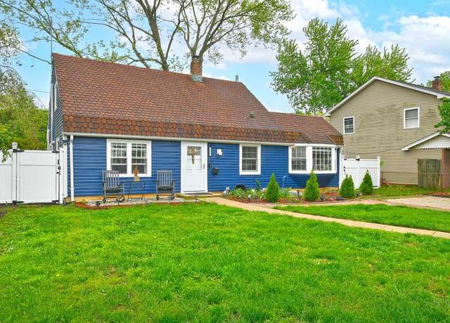 Property at 133 Spring Ln, Levittown, NY 11756, 4 beds, 1 bath