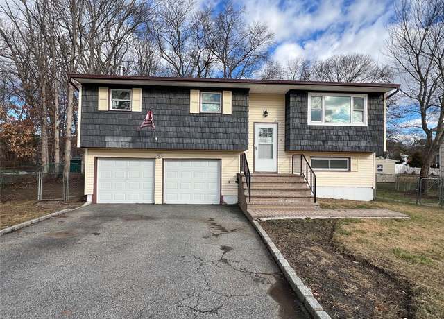 Property at 85 Ridge Ave, Central Islip, NY 11722, 4 beds, 2 baths