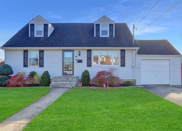 Property at 12 Elsie Ln, Farmingdale, NY 11735, 4 beds, 2 baths