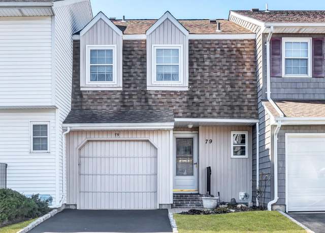 Property at 79 Woodlake Dr W, Woodbury, NY 11797, 1 bed, 1.5 baths