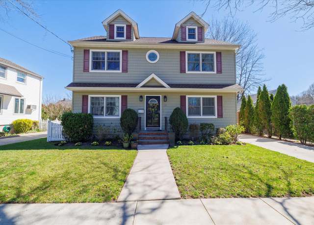 Property at 33 Clover Ave, Floral Park, NY 11001, 4 beds, 2 baths