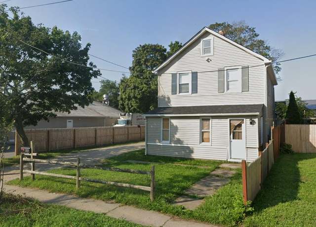 Property at 313 Osborn Ave, Riverhead, NY 11901, 6 beds, 3 baths