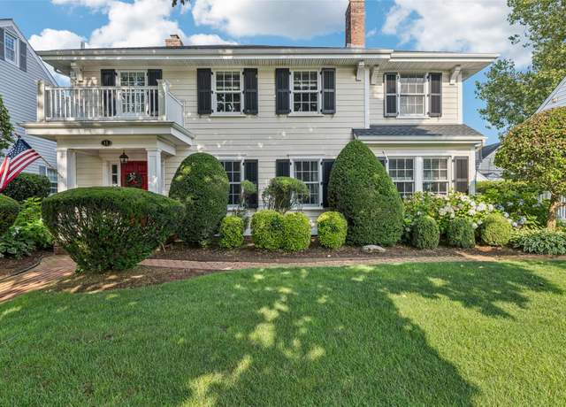 Property at 11 Wellington Rd, Garden City, NY 11530, 3 beds, 2.5 baths