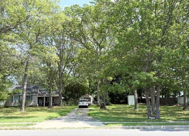 Property at 1101 Broadway Ave, Islip, NY 11741, 3 beds, 1.5 baths