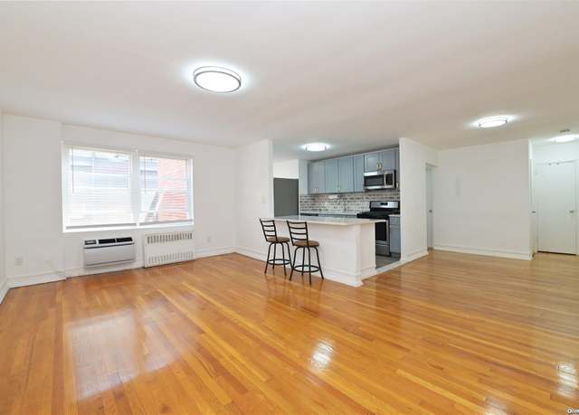 Property at 30 Stoner Ave Unit 3R, Great Neck, NY 11021, 2 beds, 1 bath