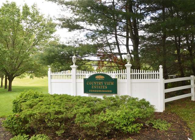 Property at 31 Country View Ln #31, Middle Island, NY 11953, 2 beds, 1 bath
