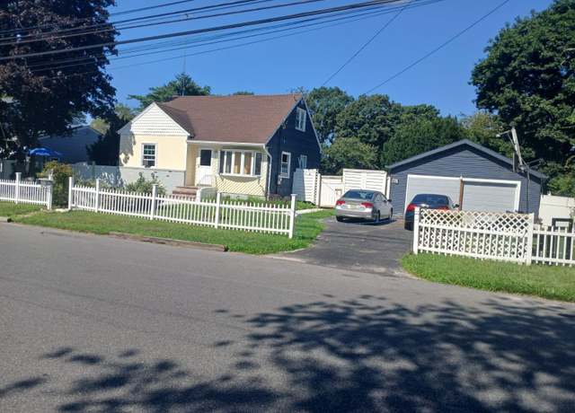 Property at 1776 Stein Dr Dr, Bay Shore, NY 11706, 5 beds, 3 baths