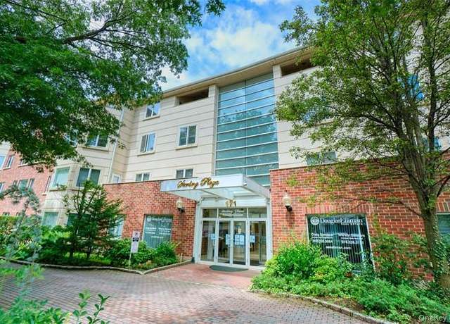 Property at 171 Great Neck Rd Unit 1C, Great Neck, NY 11021, 2 beds, 2.5 baths