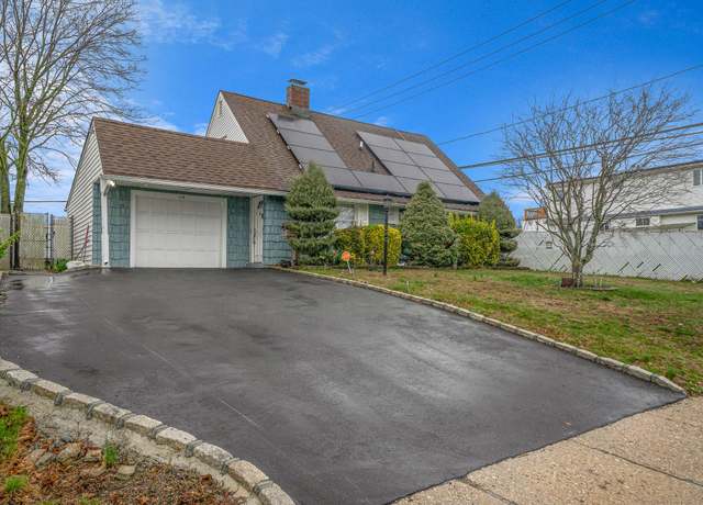 Property at 173 Bloomingdale Rd, Levittown, NY 11756, 4 beds, 2 baths