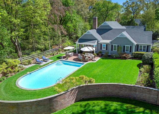 Property at 18 Matinecock Farms Rd, Glen Cove, NY 11542, 6 beds, 5.5 baths
