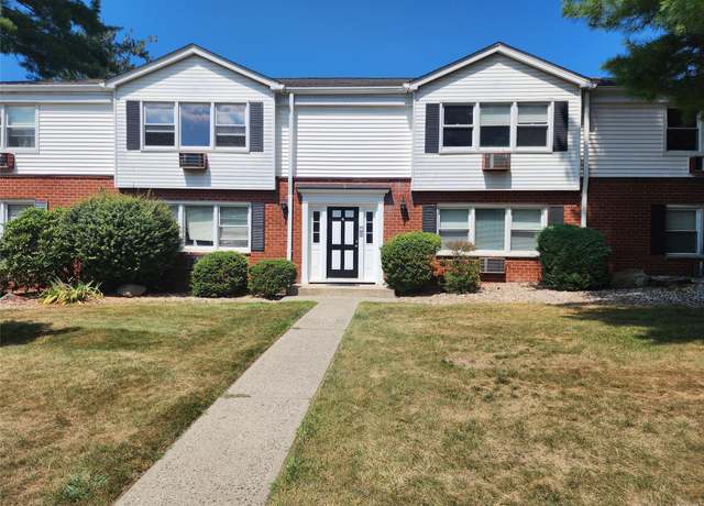 Property at 2 Revere Ct #2108, Suffern, NY 10901, 2 beds, 1.5 baths