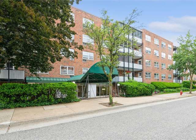 Property at 100 Lincoln Unit 22A, Mineola, NY 11501, 1 bed, 1 bath