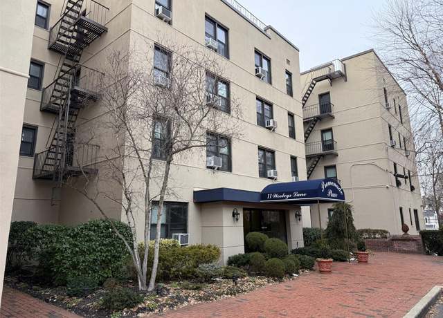 Property at 11 Wooleys Ln Unit 1k, Great Neck, NY 11023, 1 bath