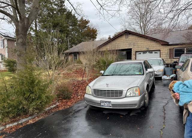 Property at 1515 Lincoln, Bohemia, NY 11716, 3 beds, 2 baths