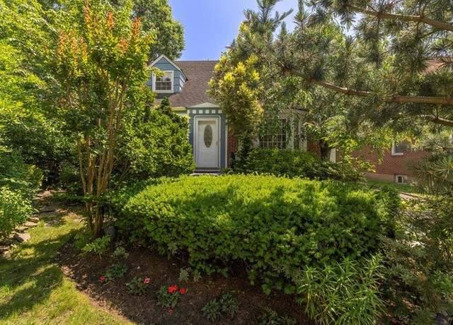 Property at 194 Davison Ave, Lynbrook, NY 11563, 4 beds, 2 baths