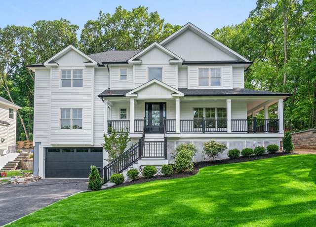 Property at 32 Middleville Rd #2, Northport, NY 11768, 5 beds, 4.5 baths