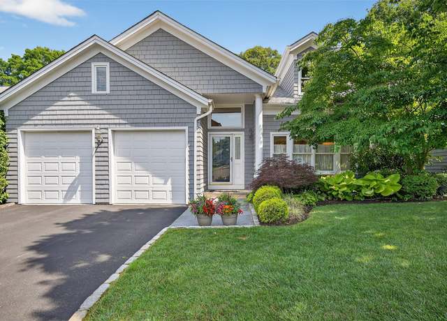 Property at 48 Fieldstone Ln, Oyster Bay, NY 11771, 3 beds, 3.5 baths