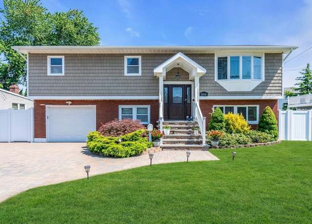 Property at 220 33rd St, Lindenhurst, NY 11757, 5 beds, 2 baths