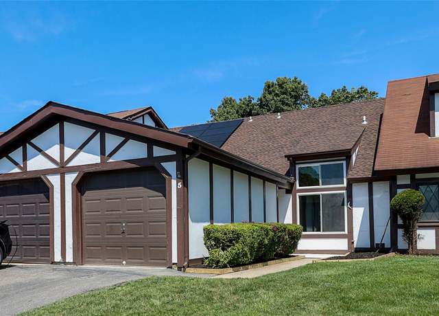Property at 5 Amesworth Ct, Middle Island, NY 11953, 3 beds, 1.5 baths
