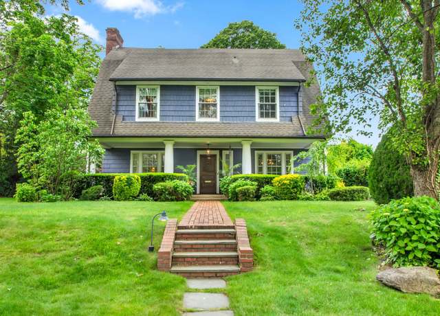Property at 7 Middle Dr, Manhasset, NY 11030, 6 beds, 3.5 baths