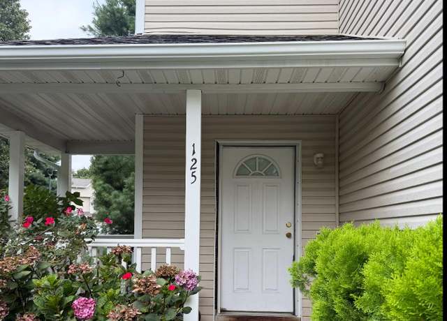 Property at 125 Larsen Dr #1, Amityville, NY 11701, 3 beds, 2.5 baths