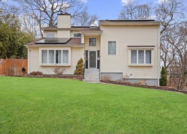 Property at 9 Queen Dr, Sound Beach, NY 11789, 3 beds, 3.5 baths