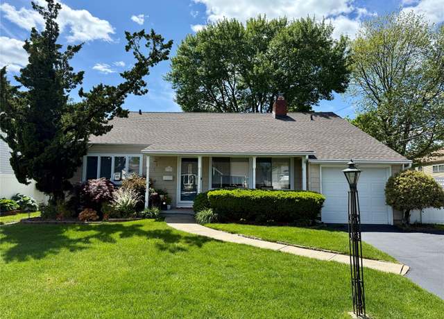 Property at 1122 Olive Pl, North Bellmore, NY 11710, 3 beds, 2.5 baths