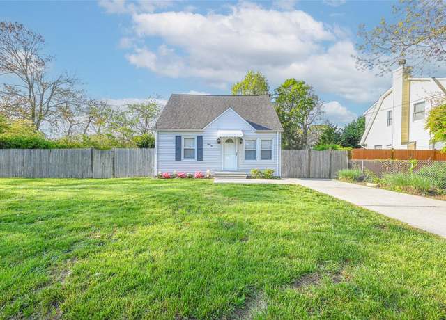 Property at 36 Westminster Dr, Shirley, NY 11967, 2 beds, 1 bath