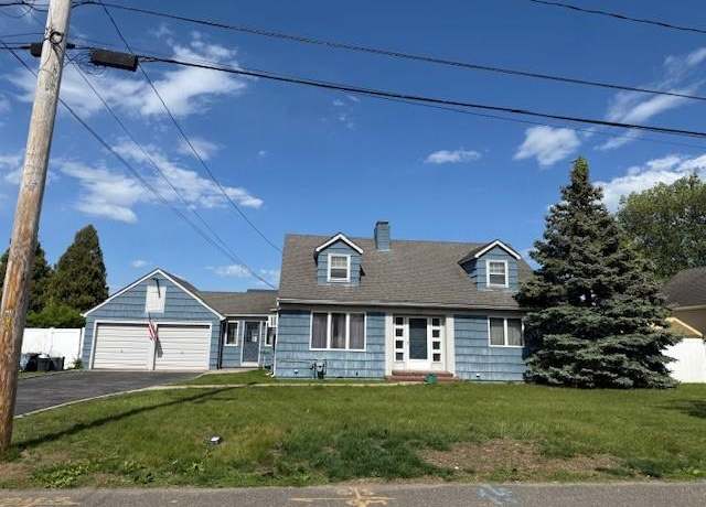 Property at 624 Adams Ave, Lindenhurst, NY 11757, 4 beds, 1 bath
