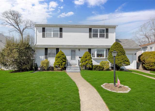 Property at 121 Sullivan Ave, Farmingdale, NY 11735, 5 beds, 2 baths