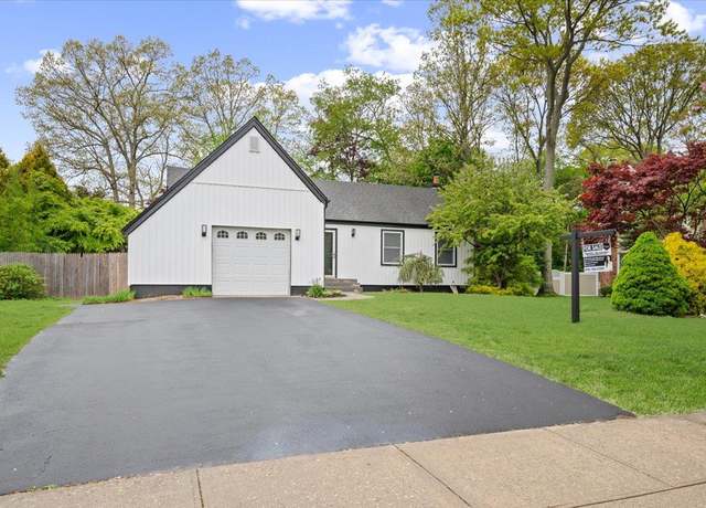 Property at 12 Graystone Ln, Smithtown, NY 11787, 3 beds, 3 baths
