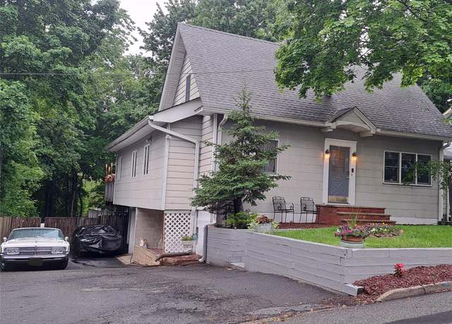 Property at 4 Park Ave, Airmont, NY 10952, 4 beds, 2 baths