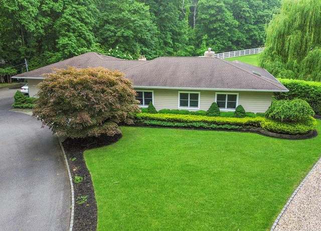 Property at 109 Oakside Dr, Smithtown, NY 11787, 4 beds, 4 baths