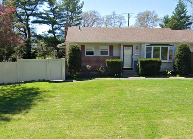 Property at 42 Crocus Ln, Commack, NY 11725, 3 beds, 1 bath
