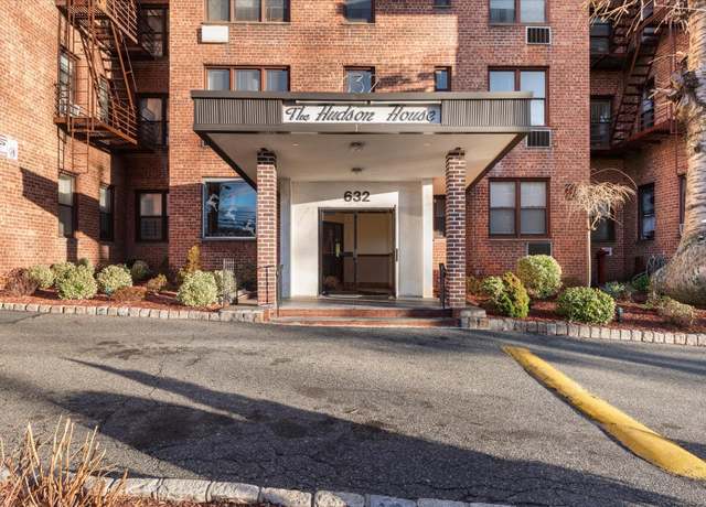 Property at 632 Warburton Unit 3J, Yonkers, NY 10701, 2 beds, 2 baths