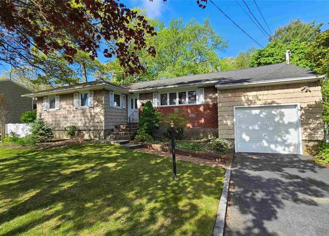 Property at 912 Hampshire Rd, Bay Shore, NY 11706, 3 beds, 2 baths