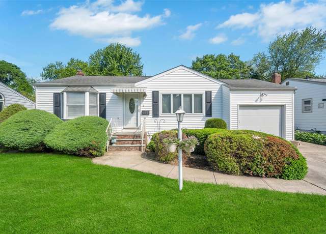Property at 383 Old Country Rd, Deer Park, NY 11729, 3 beds, 2 baths