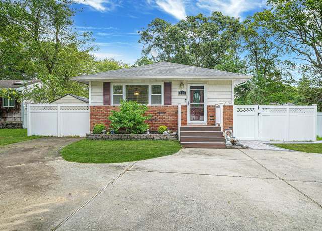 Property at 215 Holland Ave, Medford, NY 11763, 3 beds, 2 baths