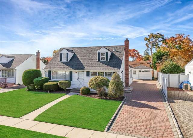 Property at 738 Buchanan Rd, East Meadow, NY 11554, 4 beds, 1.5 baths