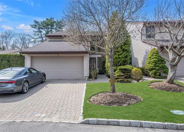Property at 44 Maple Run Dr #44, Jericho, NY 11753, 3 beds, 2.5 baths