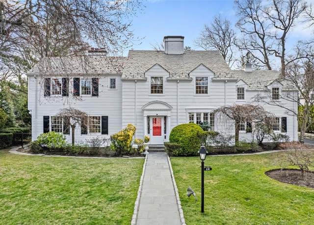 Property at 28 Ridgecroft Rd, Bronxville, NY 10708, 6 beds, 4.5 baths