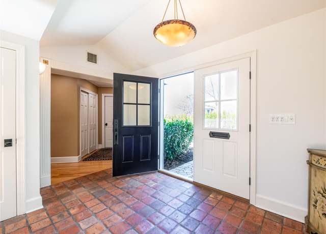 Property at 4 Terrace Ct, Port Washington, NY 11050, 5 beds, 3.5 baths