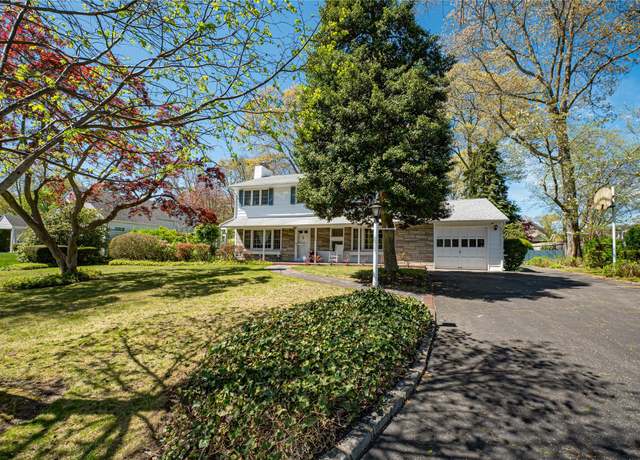 Property at 105 Ketewamoke Ave, Babylon, NY 11702, 4 beds, 2.5 baths