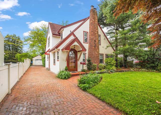 Property at 42 Robbins Ave, Amityville, NY 11701, 3 beds, 1.5 baths