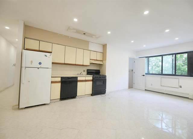 Property at 7252 Metropolitan Ave Unit 2B, Middle Village, NY 11379, 2 beds, 2 baths