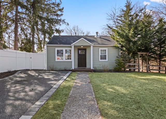 Property at 4 Kathryn St, East Patchogue, NY 11772, 2 beds, 1 bath