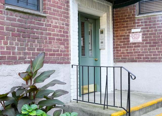 Property at 4718 217th St Unit 2B, Bayside, NY 11361, 1 bed, 1 bath
