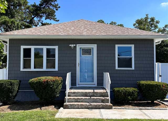 Property at 61 S 21st St, Wyandanch, NY 11798, 5 beds, 1 bath